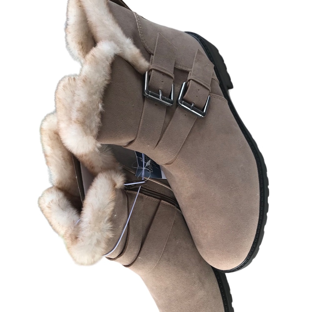 Boots - Picture 3 of 7